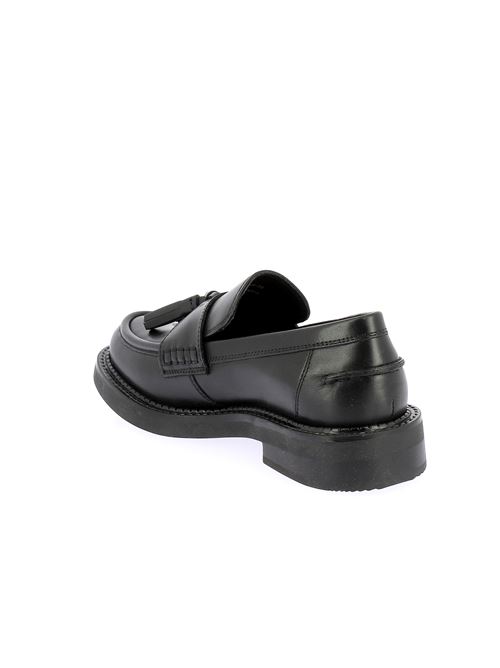 Serilda mocassino da donna in pelle nera con nappine decorative GEOX | D46WYH00043C9999